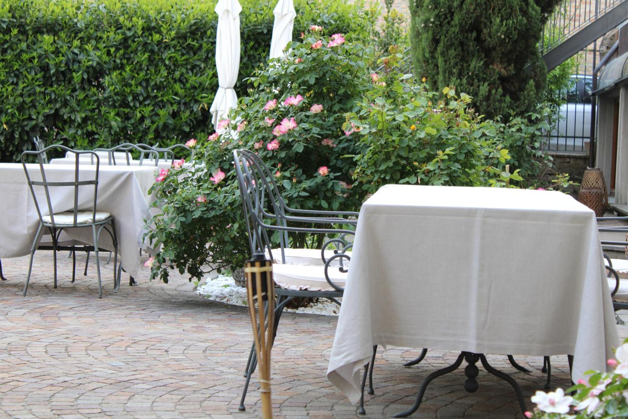 Cora Hotels Leon D'Oro CastellʼArquato Buitenkant foto